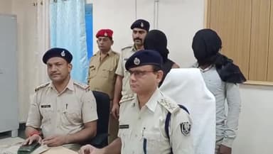 बिहार: लूट कांड के मामले में दो आरोपियों को अस्थावां थाना पुलिस ने किया गिरफ्तार, प्रेस कॉन्फ्रेंस कर सदर डीएसपी ने दी जानकारी
