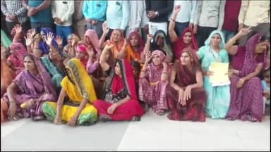 उज्जैन शहर: ढेंडिया व मेंडिया के ग्रामीणों ने कलेक्टर कार्यालय का घेराव कर मुख्यमंत्री के नाम कलेक्टर को विज्ञापन दिया