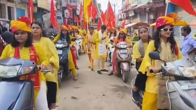 बक्सर: शहर में मारवाड़ी समाज के लोगों ने निकाली राणी सती दादी की भव्य शोभा यात्रा