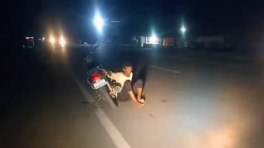 इकौना: नेशनल हाईवे 730 इकौना तहसील के पास शराब के नशे में धुत बाइक सवार गिरकर हुआ चोटिल