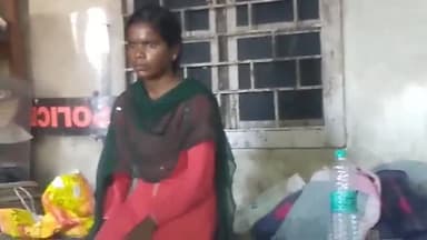 फतुहा: मानपुर गया की एक भटकती युवती को नदी थाना पुलिस ने ग्रामीणों की सूचना पर कच्ची दरगाह से थाने लाकर परिजनों को सौंपा