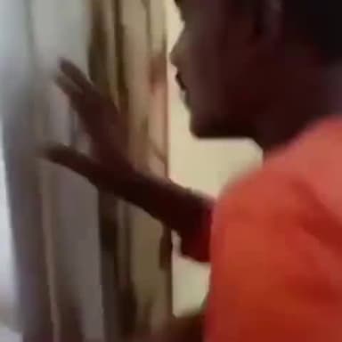 उज्जैन शहर: इंटर सिटी एक्सप्रेस में मोबाइल चोरी करते हुए यात्रियों ने आरोपी को रंगे हाथों पकड़कर पुलिस को सौंपा