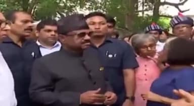 কলকাতা: বালিগঞ্জে বেআইনি ভাবে গাছ কাটার অভিযোগ, ঘটনাস্থানে পৌঁছলেন রাজ্যপাল