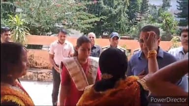 देहरादून: यमुना कॉलोनी आवास में बाल विकास मंत्री रेखा आर्य ने महिलाओं को बांटे मुख्यमंत्री महालक्ष्मी किट