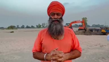 ਸੁਲਤਾਨਪੁਰ ਲੋਧੀ: ਹੜ੍ਹਾਂ ਦਾ ਪਾਣੀ ਘਟਣ ਤੋਂ ਬਾਅਦ ਕਿਸਾਨਾਂ ਦੇ ਖੇਤਾਂ 'ਚ ਜਮ੍ਹਾਂ ਰੇਤਾ ਤੇ ਗਾਰ ਕੱਢਣ ਦੀ ਸੇਵਾ ਅਰੰਭ: ਸੰਤ ਸੁਖਜੀਤ ਸਿੰਘ, ਵਾਤਾਵਰਣ ਪ੍ਰੇਮੀ