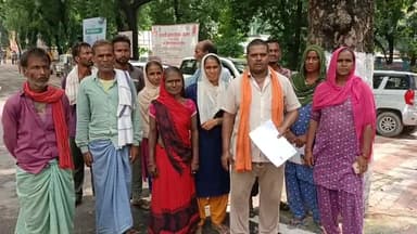 बहराइच: बैकुंठा के ग्रामीणों ने जल भराव नाली निर्माण व कोटे की समस्याओं को लेकर डीएम से की शिकायत