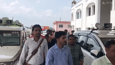 सिंगरौली: 6 महीने से सैलरी के लिए भटक रहे जिले में पदस्थ प्राथमिक शिक्षक, कलेक्ट्रेट में डीएम को सुनाई अपनी पीड़ा