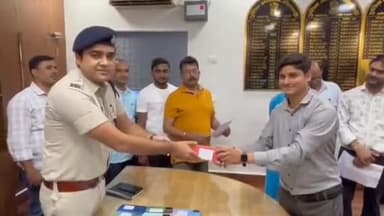 रीगा: प्रखंड रीगा के चार लोगों की लूटी व चोरी हुई मोबाइल को समाहरणालय में किया गया वापस