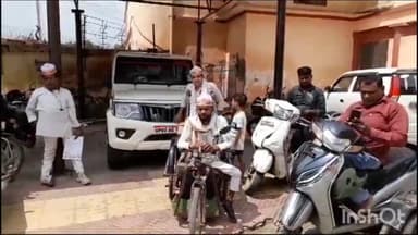 आगरा: एमजी रोड स्थित जिला मुख्यालय पर दिव्यांग पार्किंग में अवैध कब्जे को लेकर भारतीय दिव्यांग संगठन ने किया प्रदर्शन