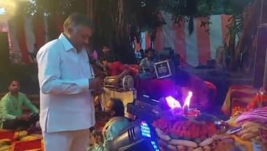 हरिद्वार: प्रेम नगर स्थित आश्रम गंगा घाट पर श्रीमद् भागवत कथा कार्यक्रम के आयोजन में पूर्व मेयर मनोज गर्ग ने की शिरकत