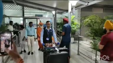 ਸ਼ਾਹਕੋਟ: ਰਾਜ ਸਭਾ ਮੈਬਰ ਸੰਤ ਸੀਚੇਵਾਲ ਇੰਗਲੈਂਡ ਦੀ ਫੇਰੀ ਤੋਂ ਪਰਤੇ, ਨਿਰਮਲ ਕੁਟੀਆ ਸੀਚੇਵਾਲ ਪਹੁੰਚਣ 'ਤੇ ਸੰਗਤਾਂ ਵੱਲੋਂ ਸਵਾਗਤ