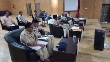 कहरा: प्रेक्षागृह में SP का मासिक अपराध गोष्टी आयोजित, SDPO, DSP, इंस्पेक्टर सहित सभी थानाध्यक्ष एवं ओपीध्यक्ष हुये शामिल