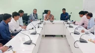 हुज़ूर: आईएसबीटी महापौर कार्यालय पर विकास कार्यों के संबंध में महापौर मालती राय ने अधिकारियों संग की समीक्षा बैठक, दिए निर्देश