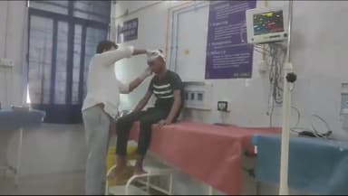 जमुई: शहर के त्रिपुरारी सिंह रोड स्थित एक कोचिंग सेंटर से पढ़कर निकले छात्र को बदमाशों ने लोहे के रॉड से मारकर किया घायल