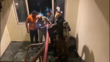 गाज़ियाबाद: वैशाली स्थित एक्सप्रेशन टावर के एक फ्लैट में लगी आग, दमकल विभाग ने पाया आग पर काबू