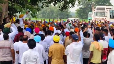 ਸੁਲਤਾਨਪੁਰ ਲੋਧੀ: ਸਿੱਖਿਆ ਕ੍ਰਾਂਤੀ ਰੈਲੀ 'ਚ ਸ਼ਾਮਿਲ ਹੋਣ ਲਈ ਸੱਜਣ ਚੀਮਾ ਦੀ ਅਗਵਾਈ ਹੇਠ ਆਗੂਆਂ ਤੇ ਵਰਕਰਾਂ ਦਾ ਵਿਸ਼ਾਲ ਜਥਾ ਮੁੰਡੀ ਮੋੜ ਤੋਂ ਹੋਇਆ ਰਵਾਨਾ