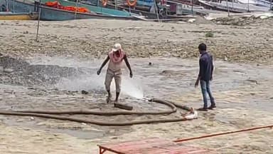 घाटों से सिल्ट हटाने का काम शुरू, नगर निगम 32 पंपों से 45 दिनों में करेगा सिल्ट की सफाई