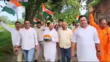 केराकत: हीरापुर मचहटी बरडीहा गांव में सांसद ने 'मेरी माटी मेरा देश' कार्यक्रम के तहत घर-घर जाकर लोगों से संग्रहित किया अक्षत