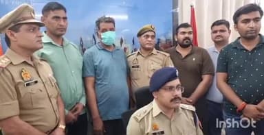 आगरा: ₹50 हजार के इनामी बदमाश की गिरफ्तारी के मामले में डीसीपी सिटी सूरज राय ने जिला मुख्यालय पर दी जानकारी