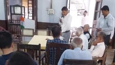 बहराइच: जिला बार एसोसिएशन सभागार में अधिवक्ता के निधन पर आयोजित हुई शोकसभा, अधिवक्ताओं ने अर्पित की भावभीनी श्रद्धांजलि