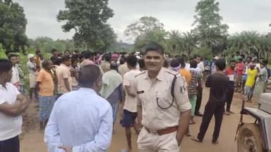 दरभा: छोटे कड़मा में शव दफनाने पर हुआ विवाद तो परिवार ने अपनाया हिंदू धर्म, हिंदू रीति रिवाज़ से होगा मृत महिला का अंतिम संस्कार