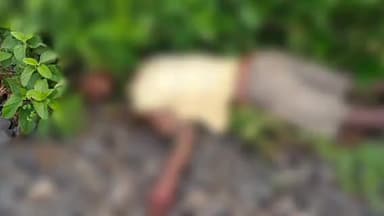 रीगा: बखरी में रेलवे ट्रैक पर मिला अज्ञात युवक का सिर कटा शव, मौके पर पहुंची पुलिस