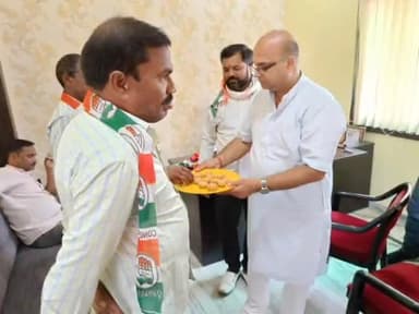 सिंगरौली: मध्य प्रदेश कांग्रेस कमेटी के प्रदेश सचिव ने बैढ़न में आधा दर्जन लोगों को दिलाई कांग्रेस की सदस्यता