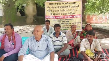 लखीसराय: योजनाओं में अनियमितता के खिलाफ समाहरणालय स्थित धरना स्थल पर आज दूसरे दिन भी अनिश्चितकालीन आमरण अनशन जारी