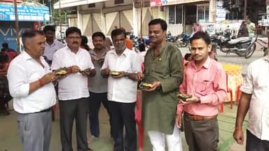 कृष्ण जन्माष्टमी के अवसर पर हनुमान मंदिर बैढ़न में मंदिर समिति के द्वारा विशाल भंडारे का हुआ आयोजन!