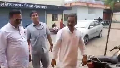 जबलपुर: विजयनगर स्थित हट बाजार में 3 सूत्री मांग को लेकर मध्य प्रदेश पटवारी संघ की हड़ताल जारी, विधायक विनय सक्सेना मिले