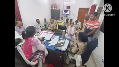 महुआ: अनुमंडल कार्यालय महुआ में भूमि विवाद के निपटारे को लेकर बैठक का किया गया आयोजन, दिए गए आवश्यक दिशा-निर्देश