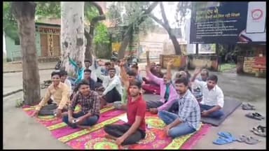 दियोरिया खुर्द के ग्रामीणों ने ब्लाक में शुरू की भूख हड़ताल