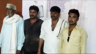 शिकोहाबाद: गांव दरिगपुर से थाना खैरगढ़ पुलिस ने छापा मारकर 4 जुआरियों को किया गिरफ्तार,₹11100 की नकदी व ताश की गड्डी बरामद