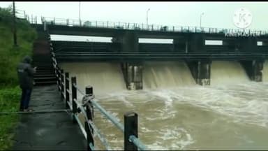 समुद्रपूर: लाल नाला प्रकल्पाचे 5 दरवाजे 30 सेंटीमिटरने उघडले, 96.06 घनमिटर पाण्याचा विसर्ग सुरू