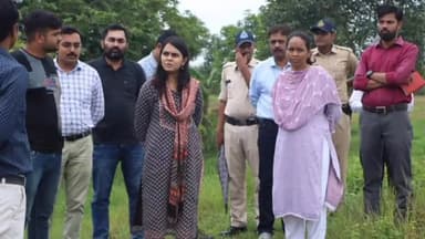 गाडरवारा: कलेक्टर रिजु बाफना ने ग्राम भामा के मतदान केंद्र का किया निरीक्षण