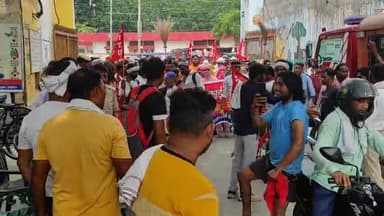 सोनीपत: शहर में रेलवे रोड सहित कई जगहों पर सफाई कर्मचारियों ने अपनी मांगों को लेकर निकाला रोष मार्च