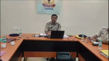 हज़ारीबाग: अधीक्षक कार्यालय में अपराध गोष्ठी का हुआ आयोजन, एसपी ने सभी थाना प्रभारियों और पुलिस पदाधिकारियों को दिए दिशा निर्देश