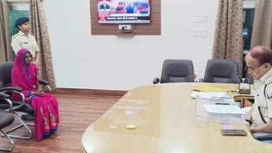 डुमरा: जिला मुख्यालय स्थित एसपी कार्यालय में जनता दरबार का किया गया आयोजन, लोगों की सुनी गई समस्याएं