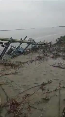 कोशी के तेज धारा में गिरा पोल बिजली बाधित। मुंगरार सुपौल