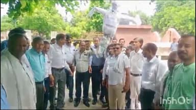 जलेसर: उत्तर प्रदेश बार एसोसिएशन के निर्देश पर जलेसर में वकीलों की हड़ताल 13वें दिन भी जारी