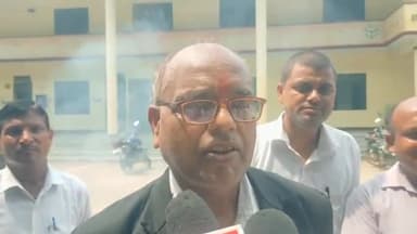 इकौना: हापुड़ मामले को लेकर एकजुट हुए अधिवक्ताओं ने तहसील इकौना में फूंका सीएम का पुतला, जताया विरोध