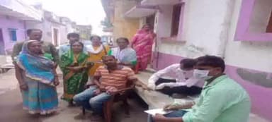 झरिया/जोरापोखर/सिंदरी: डिगावाडीह में डेंगू से 17 वर्षीय किशोर की हुई मौत, बस्ती में कैंप लगाकर लोगों की जांच में जुटी स्वास्थ्य विभाग की टीम