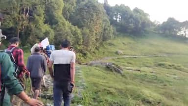 कर्णप्रयाग: करणप्रयाग  विकासखंड के चांदपुर पट्टी क्षेत्र के कई गांव में गुलदार व दो शावकों की चहलकदमी से ग्रामीणों में बना दहशत