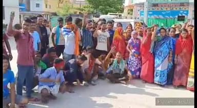 कहरा: सफाई कर्मियों ने अपनी मांगों के समर्थन में नगर निगम कार्यालय का किया घेराव, कामकाज बाधित कर किया जमकर नारेबाजी