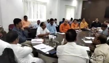 उज्जैन शहर: फ्रीगंज स्थित महापौर कार्यालय पर हुई नगर निगम एमआईसी की बैठक, केंद्र सरकार शहर मे 100 बसें उपलब्ध कराएगी,