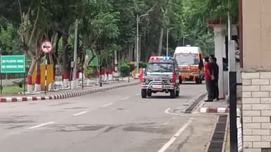 पंचकूला: शहीद कर्नल मनप्रीत सिंह का पार्थिव शरीर पंचकूला के चंडीमंदिर कमांड हॉस्पिटल से उनके पैतृक गांव के लिए हुआ रवाना