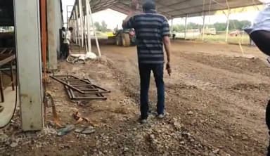 टीकमगढ़: सीएम के कार्यक्रम को लेकर गंजीखाना ग्राउंड में डाले गए गिट्टी व पत्थर, सोशल मीडिया पर ग्राउंड को खराब करने का लगा आरोप