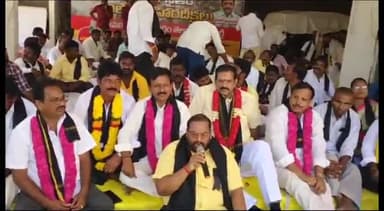 కావలి: పట్టణ టిడిపి కార్యాలయం వద్ద ఇన్చార్జి మాలేపాటి ఆధ్వర్యంలో మూడోరోజు కొనసాగుతున్న రిలే నిరాహార దీక్షలు