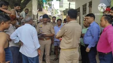 शिकोहाबाद: मोहल्ला शम्भू नगर में बेशकीमती जमीन पर बने मंदिर को तोड़े जाने का स्थानीय लोगों ने किया विरोध, मौके पर पहुंची पुलिस