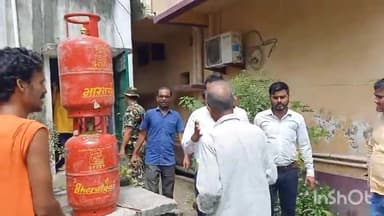 फारबिसगंज: नगर परिषद प्रशासन ने पोस्ट ऑफिस रोड पर चलाया अतिक्रमण हटाओ अभियान, कई जगहों को कराया अतिक्रमण मुक्त